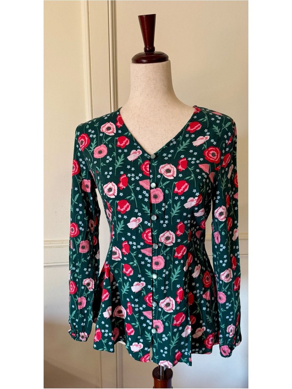 Women's Green Floral V-Neck Button-Front Blouse